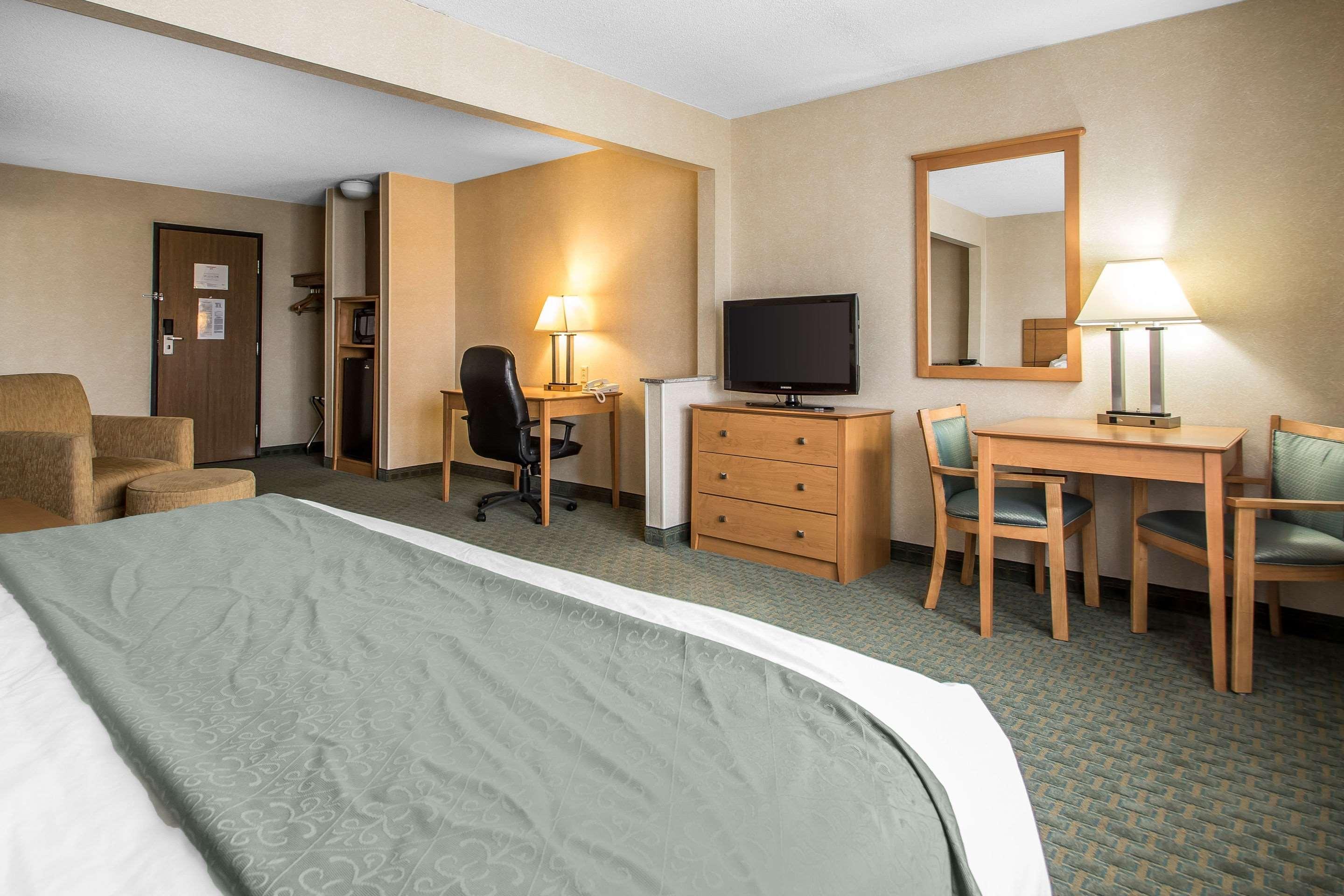 Quality Inn Dubuque On Hwy 20 Eksteriør billede