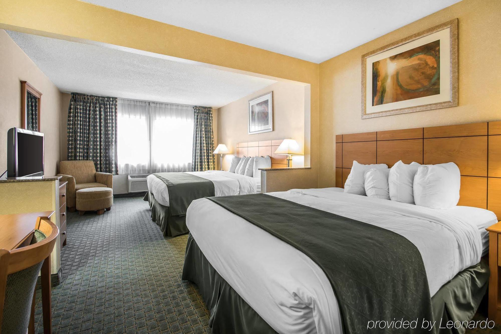 Quality Inn Dubuque On Hwy 20 Eksteriør billede